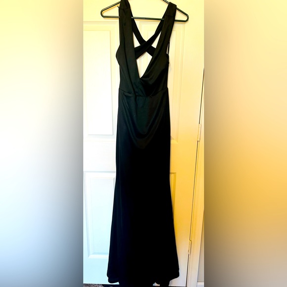 Lulus NWT Black Formal v Neck full length dress large - Picture 1 of 11